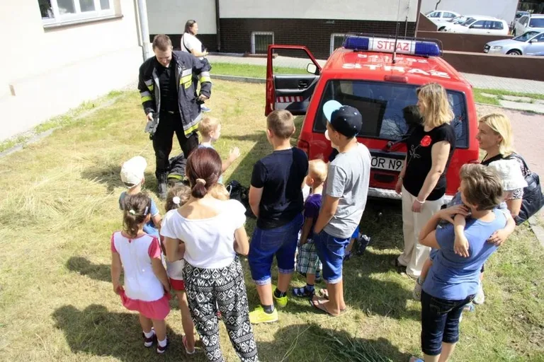 Maluchy poznały pracę strażaka (zdjęcia)