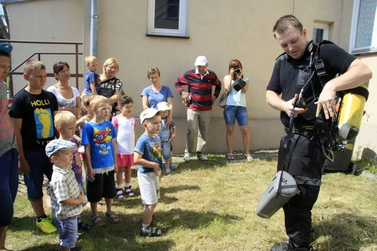 Maluchy poznały pracę strażaka (zdjęcia)