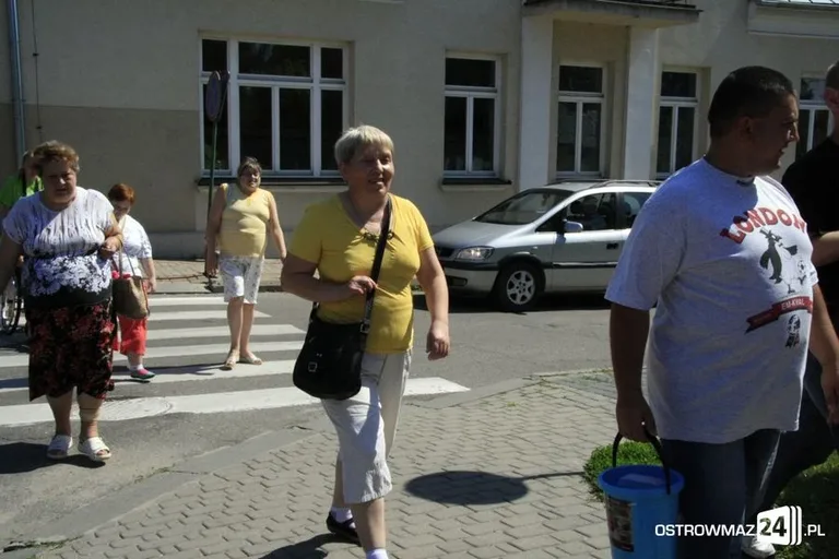 Dogoterapia nad stawem (zdjęcia)