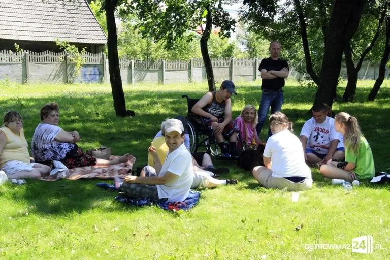 Dogoterapia nad stawem (zdjęcia)