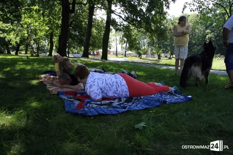 Dogoterapia nad stawem (zdjęcia)