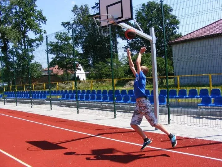 Wakacyjny sport na boisku Czwórki (zdjęcia)