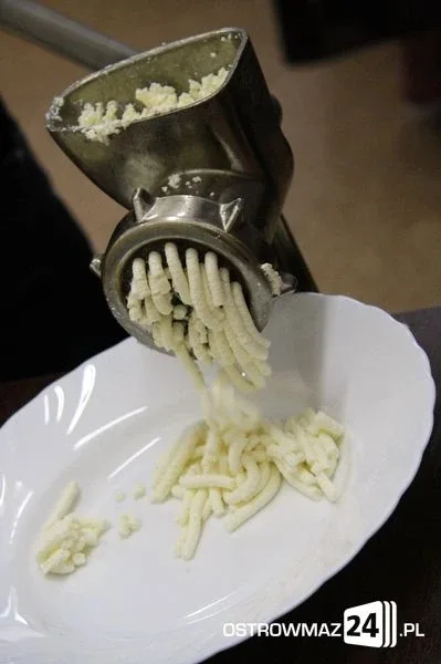 Niepełnosprawni lepili pierogi (zdjęcia)