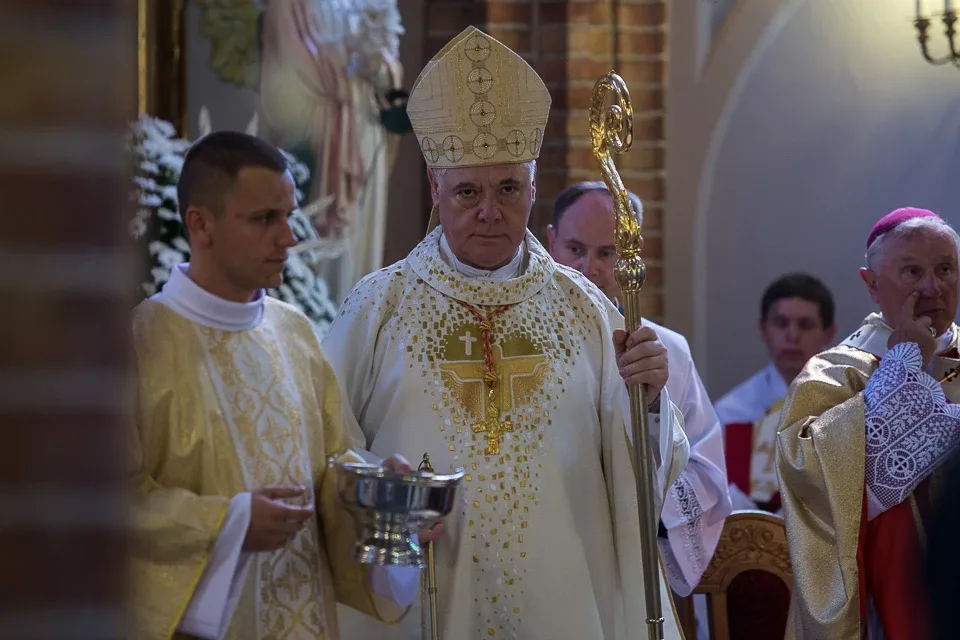 Uroczyste poświęcenie witraży w Zuzeli (zdjęcia)