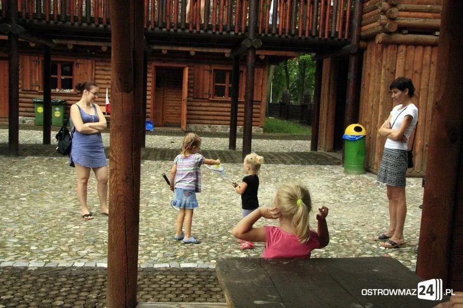 Gry i zabawy w ramach wakacji w mieście (zdjęcia)