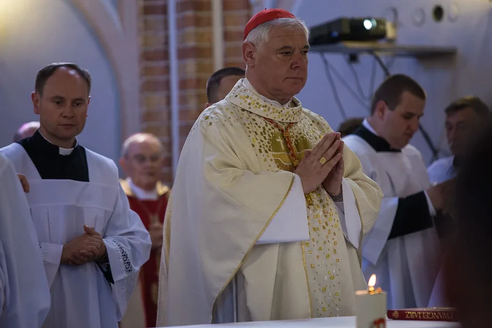 Uroczyste poświęcenie witraży w Zuzeli (zdjęcia)