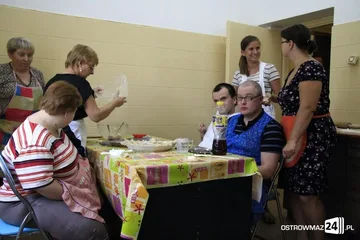 Niepełnosprawni lepili pierogi (zdjęcia)