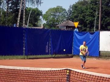 Tenisowy turniej na kortach ostrowskiego MOSiR (zdjęcia)
