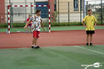 Mali i duzi biegali za piłką (zdjęcia)