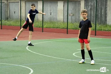 Mali i duzi biegali za piłką (zdjęcia)