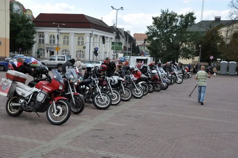 Rajd Katyński w Ostrowi Maz. (zdjęcia)