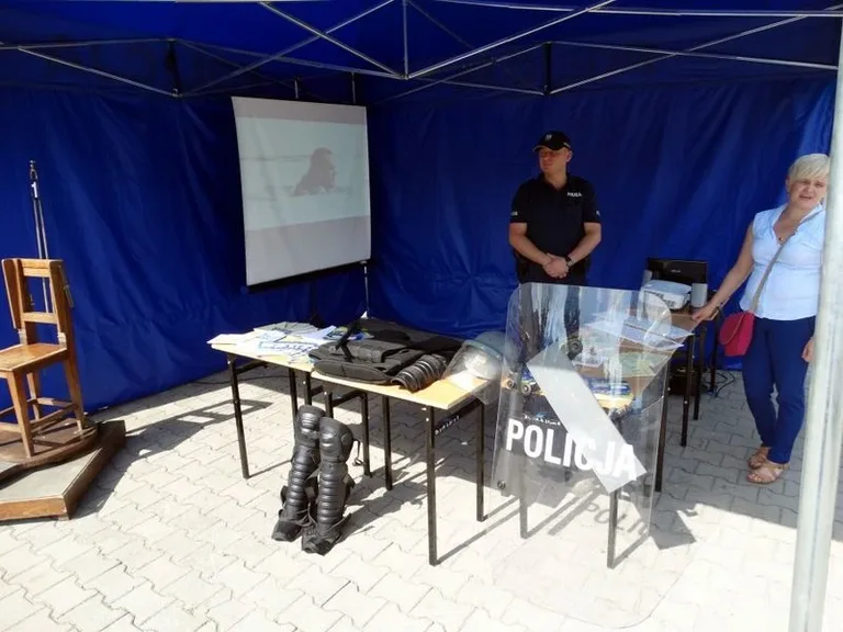 Ostrowscy policjanci na Dożynkach w Wąsewie