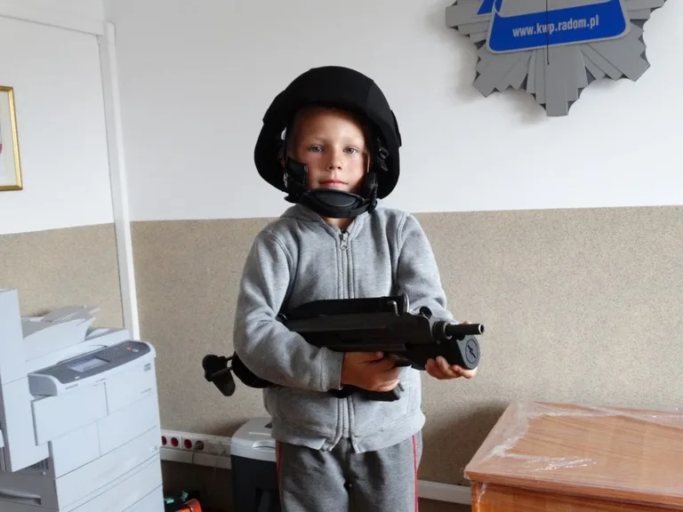 Dzieci w ostrowskiej komendzie (zdjęcia)