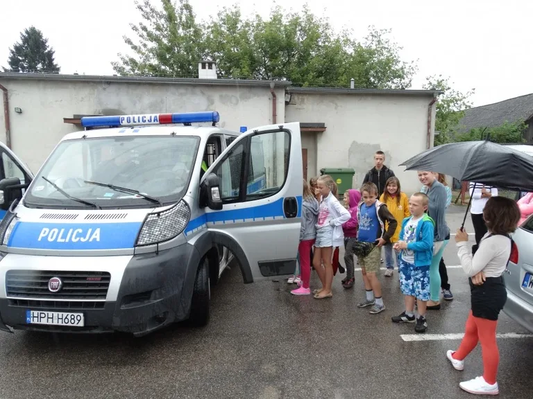 Dzieci w ostrowskiej komendzie (zdjęcia)