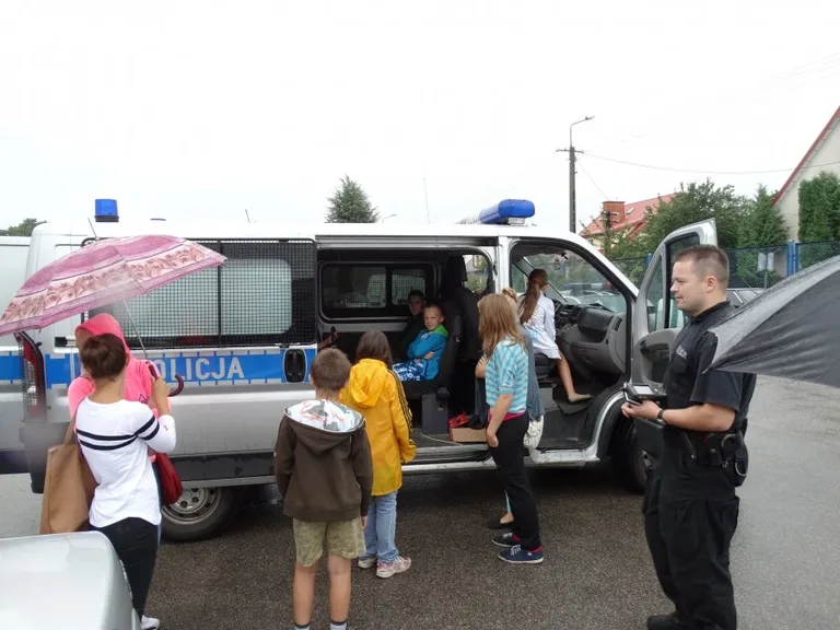 Dzieci w ostrowskiej komendzie (zdjęcia)