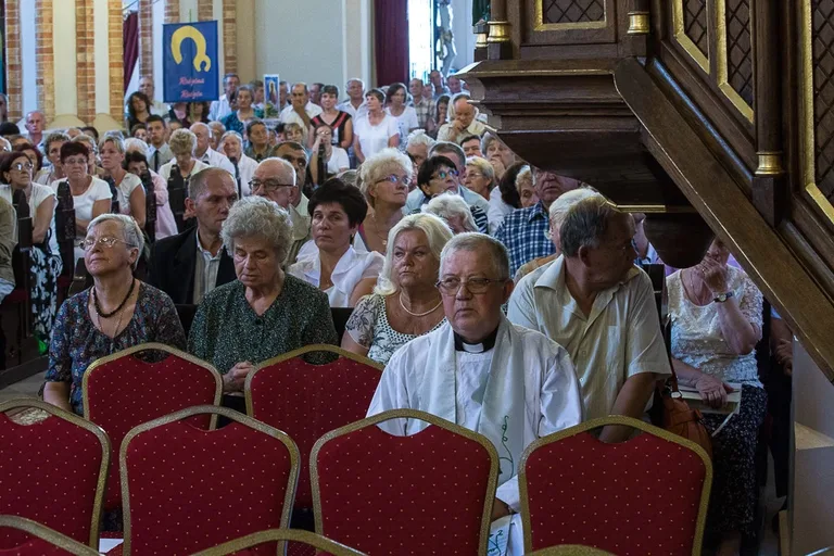 Uroczyste poświęcenie witraży w Zuzeli (zdjęcia)