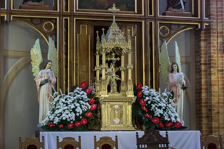 Uroczyste poświęcenie witraży w Zuzeli (zdjęcia)