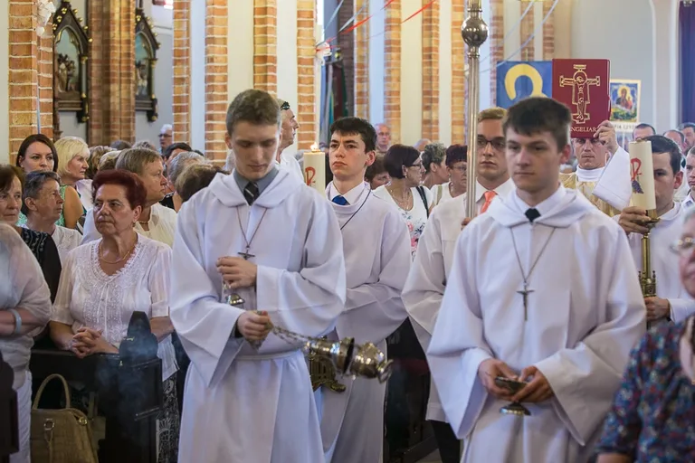 Uroczyste poświęcenie witraży w Zuzeli (zdjęcia)