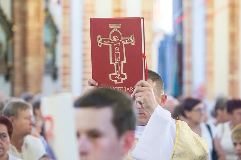 Uroczyste poświęcenie witraży w Zuzeli (zdjęcia)
