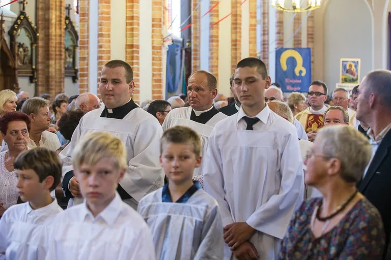 Uroczyste poświęcenie witraży w Zuzeli (zdjęcia)