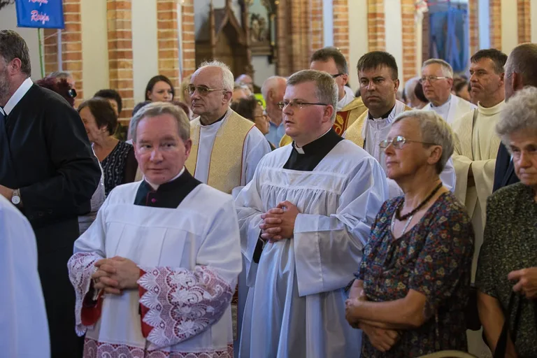 Uroczyste poświęcenie witraży w Zuzeli (zdjęcia)