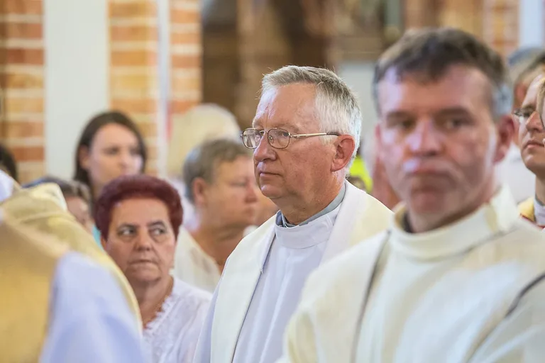 Uroczyste poświęcenie witraży w Zuzeli (zdjęcia)