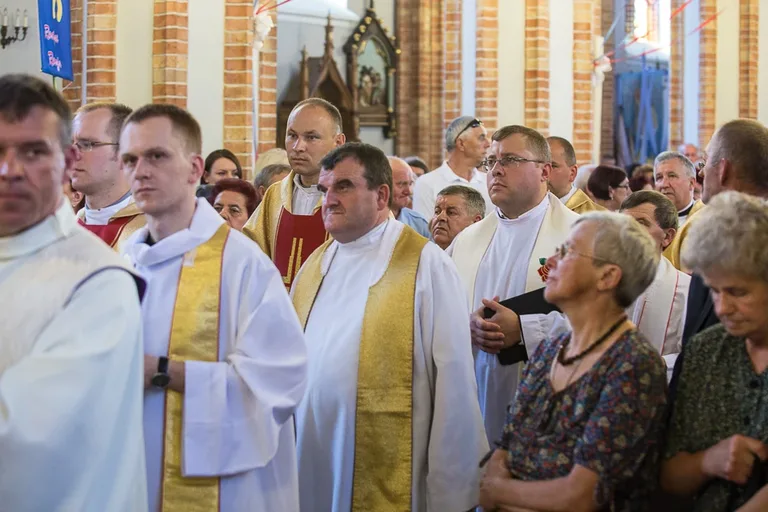 Uroczyste poświęcenie witraży w Zuzeli (zdjęcia)