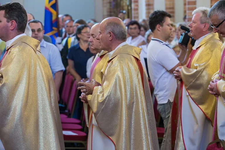 Uroczyste poświęcenie witraży w Zuzeli (zdjęcia)