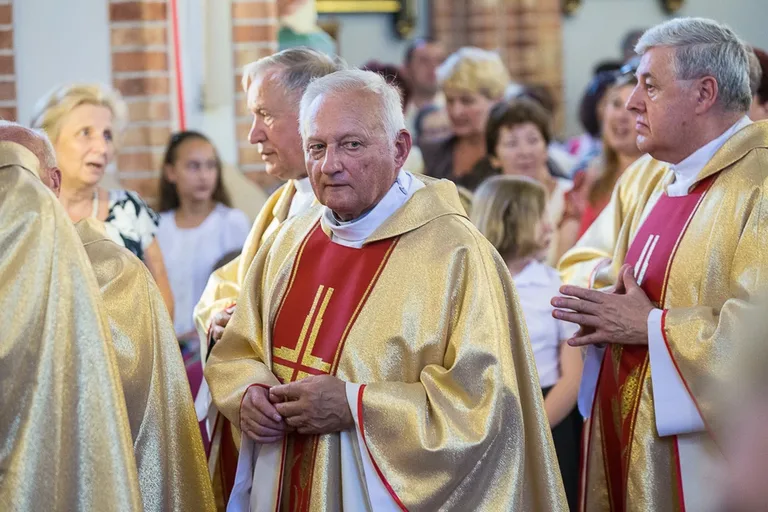 Uroczyste poświęcenie witraży w Zuzeli (zdjęcia)
