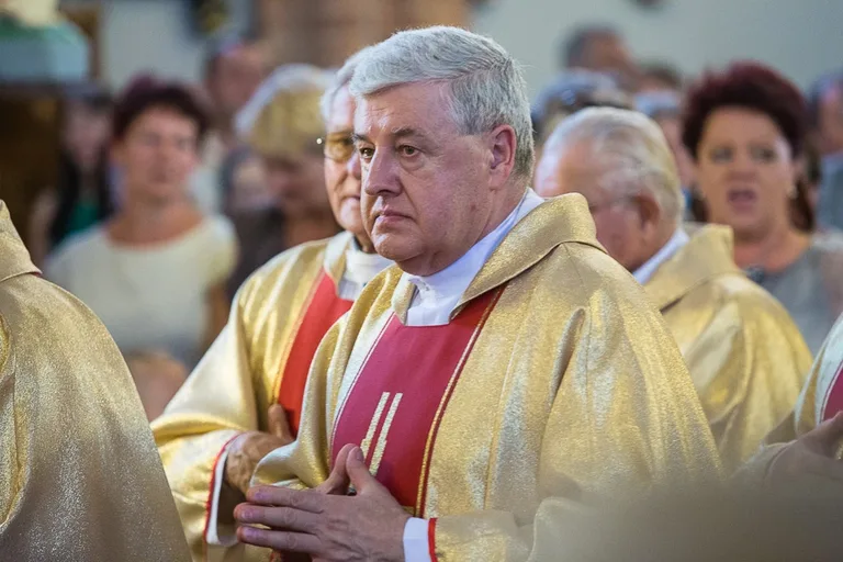 Uroczyste poświęcenie witraży w Zuzeli (zdjęcia)