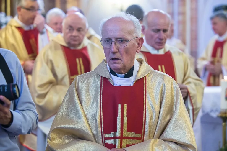 Uroczyste poświęcenie witraży w Zuzeli (zdjęcia)