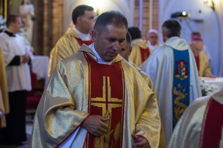 Uroczyste poświęcenie witraży w Zuzeli (zdjęcia)