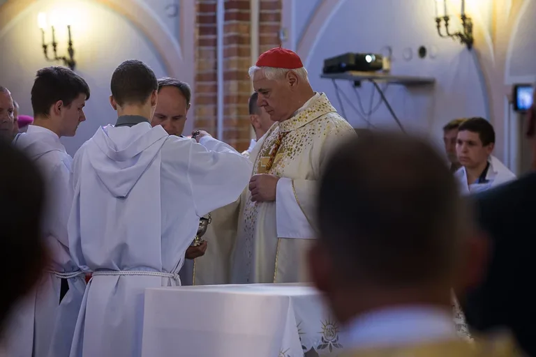 Uroczyste poświęcenie witraży w Zuzeli (zdjęcia)