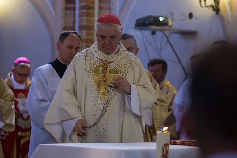 Uroczyste poświęcenie witraży w Zuzeli (zdjęcia)