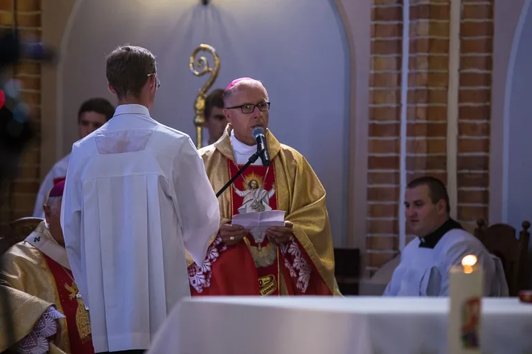Uroczyste poświęcenie witraży w Zuzeli (zdjęcia)