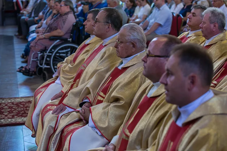 Uroczyste poświęcenie witraży w Zuzeli (zdjęcia)