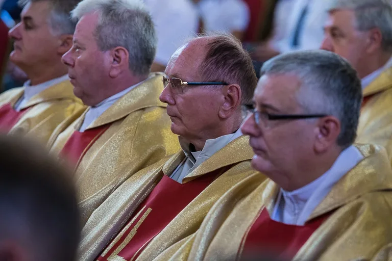 Uroczyste poświęcenie witraży w Zuzeli (zdjęcia)