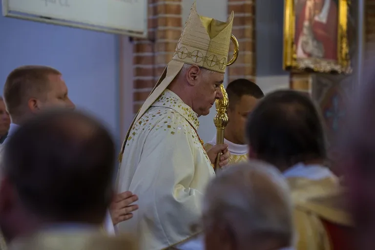 Uroczyste poświęcenie witraży w Zuzeli (zdjęcia)