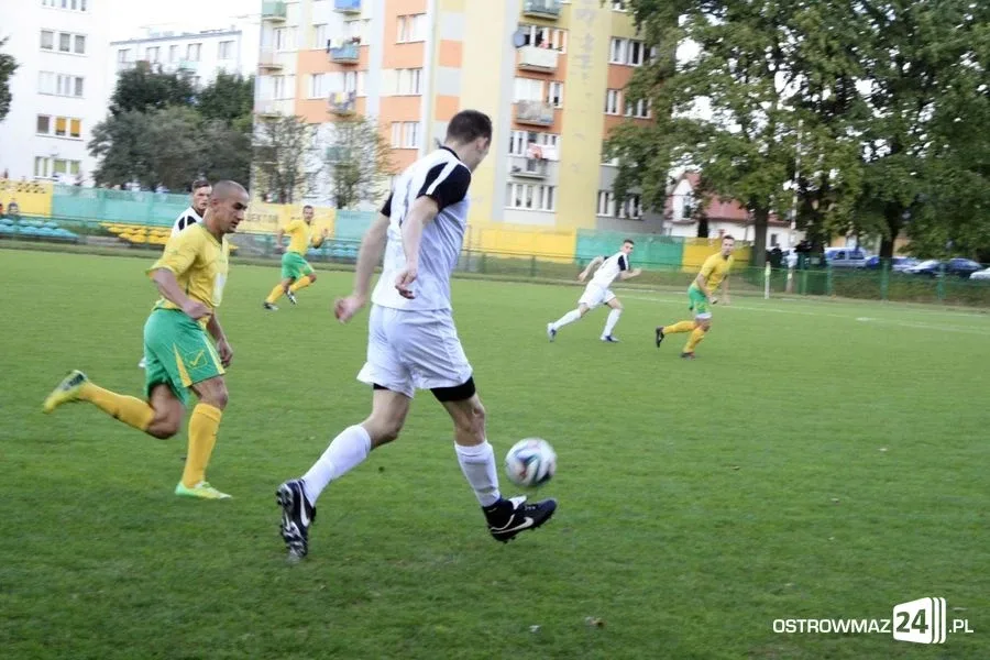 Sędzia główny gwiazdą meczu KS Ostrovia (zdjęcia, wideo)