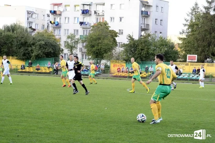 Sędzia główny gwiazdą meczu KS Ostrovia (zdjęcia, wideo)