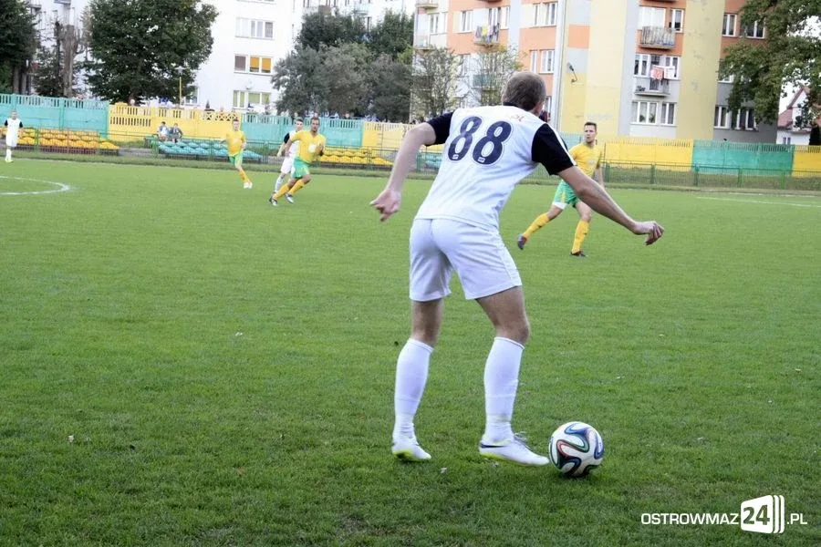 Sędzia główny gwiazdą meczu KS Ostrovia (zdjęcia, wideo)