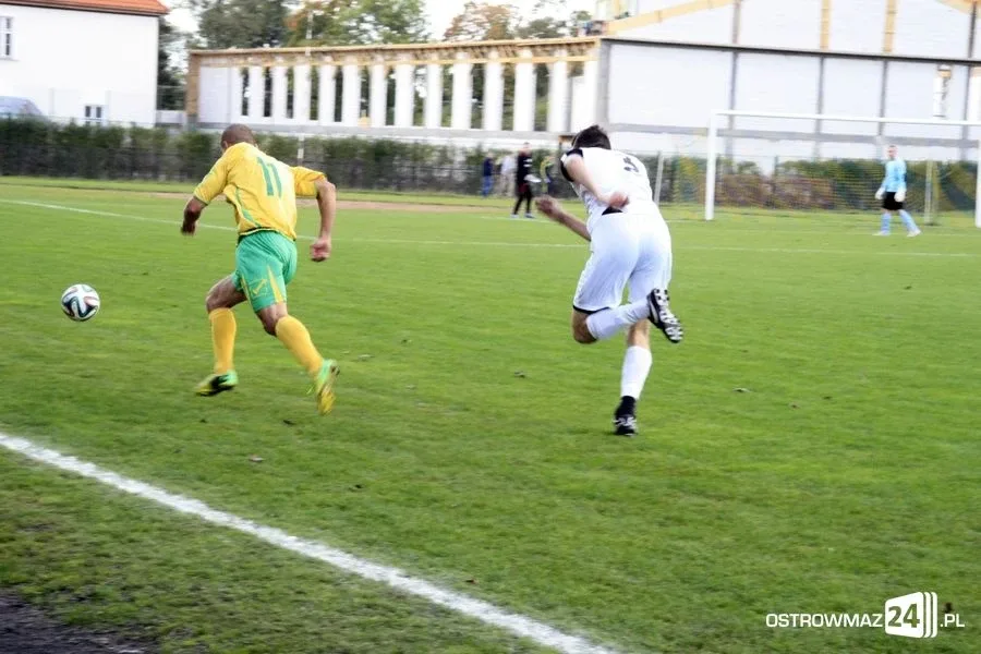 Sędzia główny gwiazdą meczu KS Ostrovia (zdjęcia, wideo)