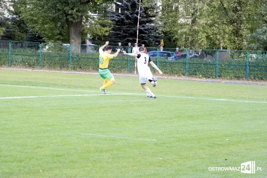 Sędzia główny gwiazdą meczu KS Ostrovia (zdjęcia, wideo)