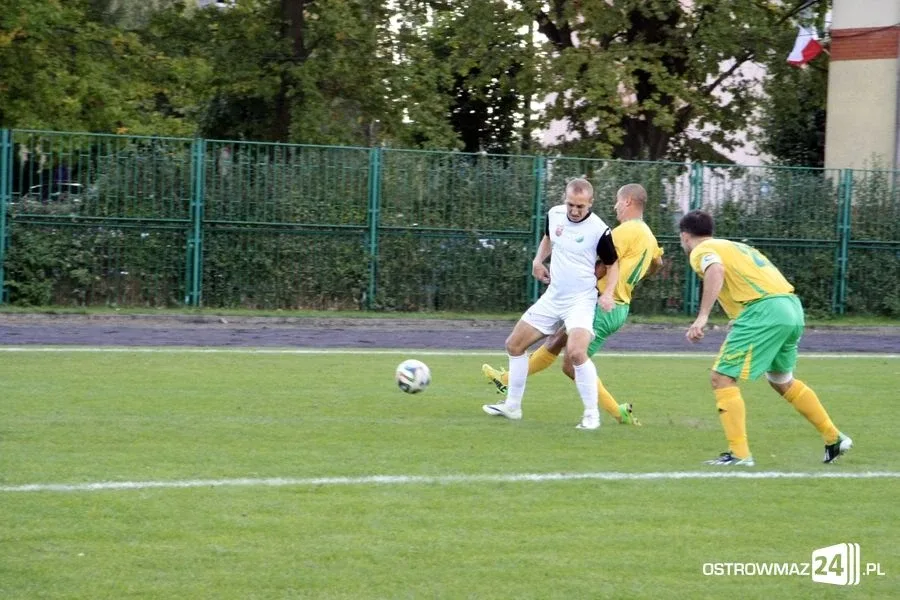 Sędzia główny gwiazdą meczu KS Ostrovia (zdjęcia, wideo)