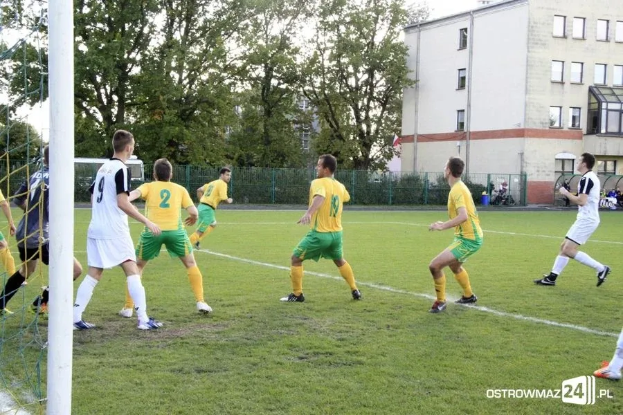 Sędzia główny gwiazdą meczu KS Ostrovia (zdjęcia, wideo)