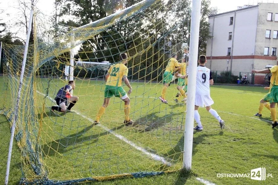 Sędzia główny gwiazdą meczu KS Ostrovia (zdjęcia, wideo)