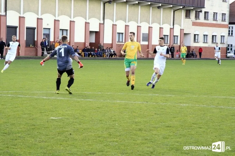 Sędzia główny gwiazdą meczu KS Ostrovia (zdjęcia, wideo)