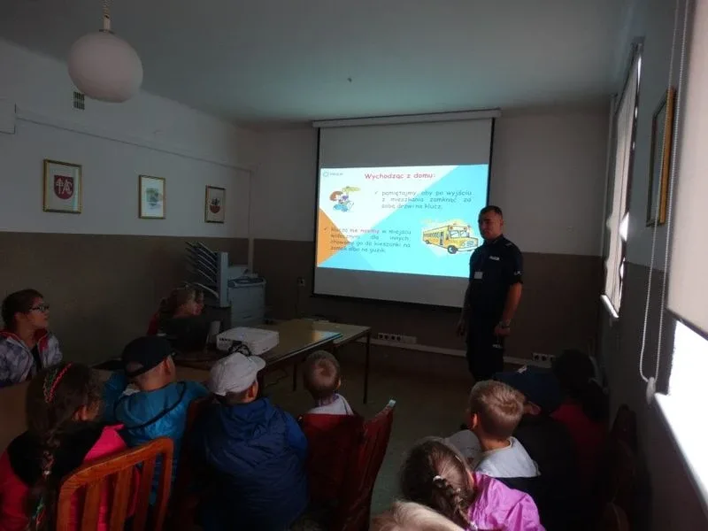 Dzieci odwiedziły komendę policji (zdjęcia)