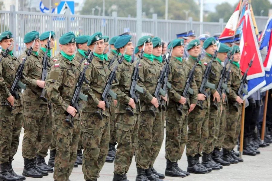 Ostrowscy policjanci odznaczeni (zdjęcia, wideo)