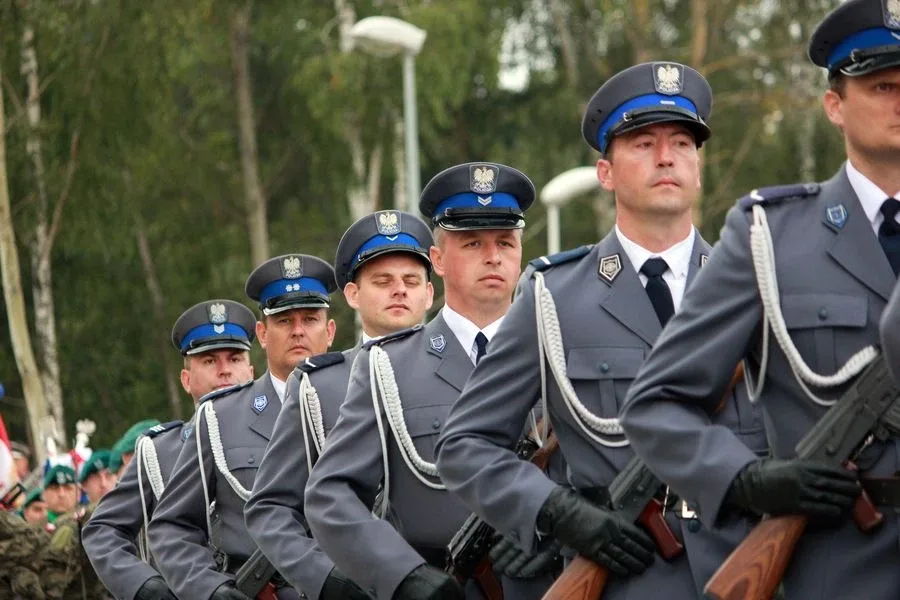 Ostrowscy policjanci odznaczeni (zdjęcia, wideo)
